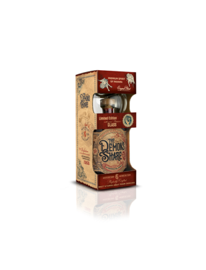 Zestaw rumu The Demon’s Share Premium Spirit of Panama z limitowaną szklanką w czerwono-beżowym opakowaniu.